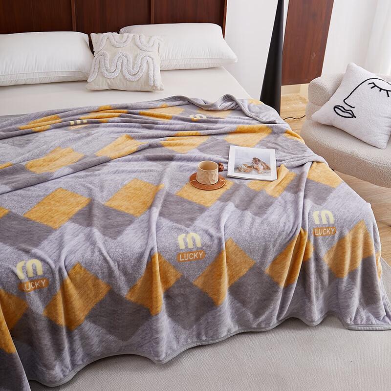 Beigeman Baroque Thickened Velvet Fiber Quilt