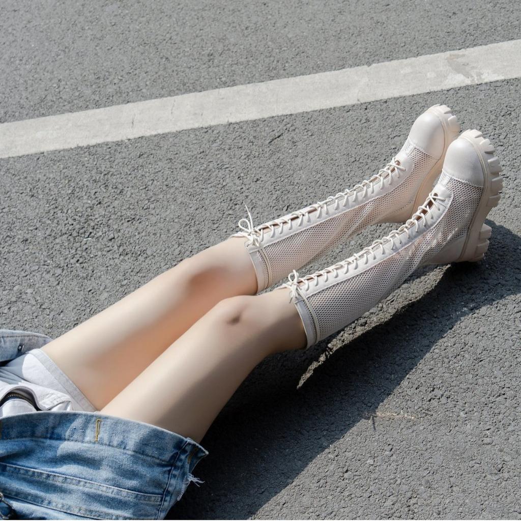 Cizme de vară până la genunchi pentru femei - Cizme de călărie din plasă respirabilă cu platformă groasă și design cu V tăiat și șireturi