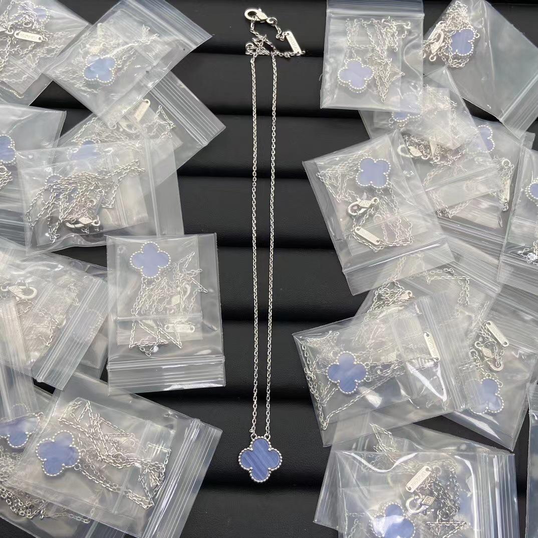 

Four-leaf Clover Necklace Clavicle Chain Natural Mother-of-pearl Double-sided Pendant Female Red Agate Necklace rose gold фиолетовый