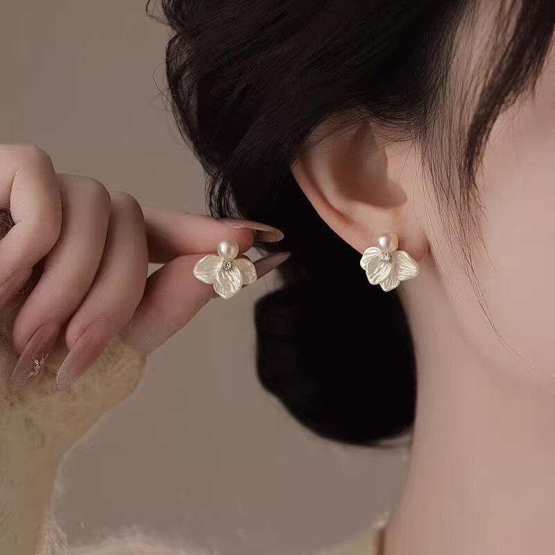 Sweet Imitation Pearl Petal Stud Earrings for Women Girls Korean-Style Temperament Flower Drop Earring Party Jewelry Accessories