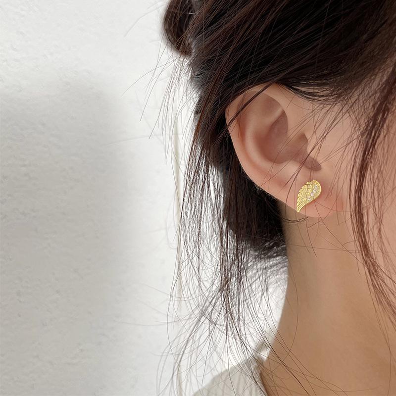 

S925 Sterling Silver Feather Stud Earrings with Zircon - Unique and Elegant Design for Women White - Nano Anti-oxidation Protection