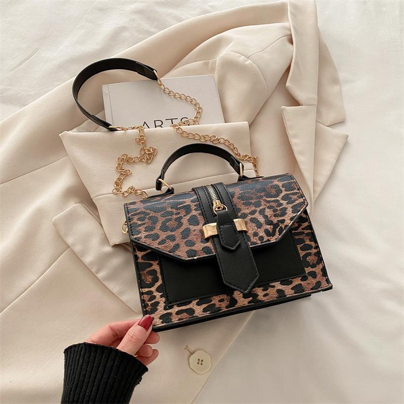 

Маленькая сумка женская 2025 новая модная трендовая универсальная сумка-мессенджер на цепочке через плечо с леопардовым принтом