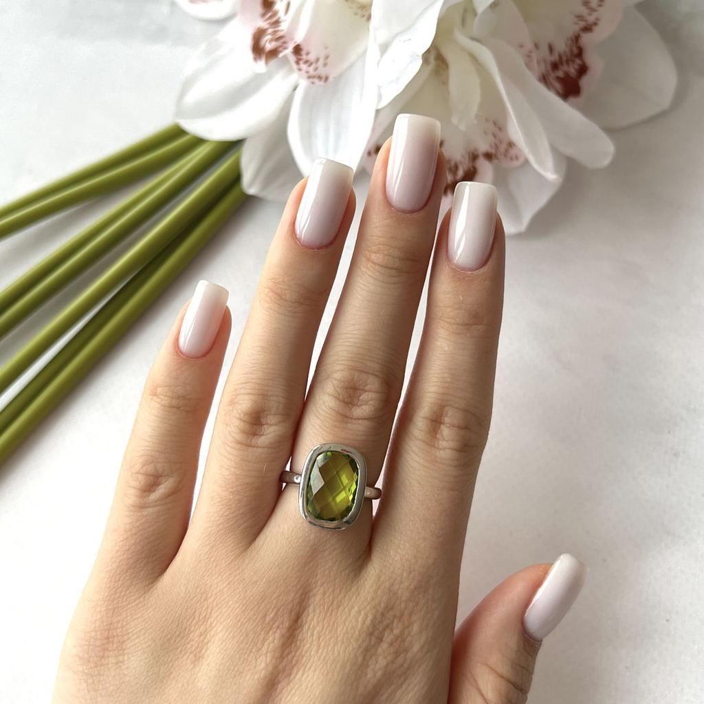 Серебряное кольцо с хризолітом 6.933ct, вес изделия 4,06 гр (2150701)