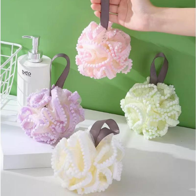 

Этот шарик для ванны — высококачественный скраб с множеством супермягких пузырьков, которые легко образуются. 1pc белый