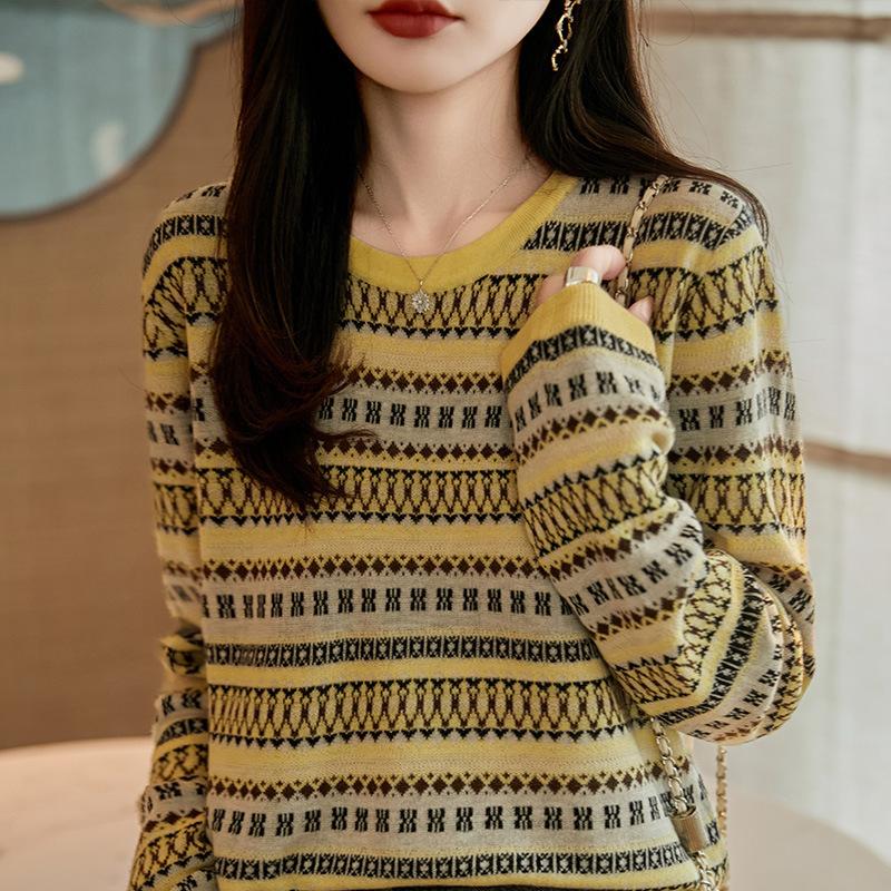 A New Retro Jacquard Round-neck Loose Striped Sweater with Ethnic Style for Women In Early Autumn