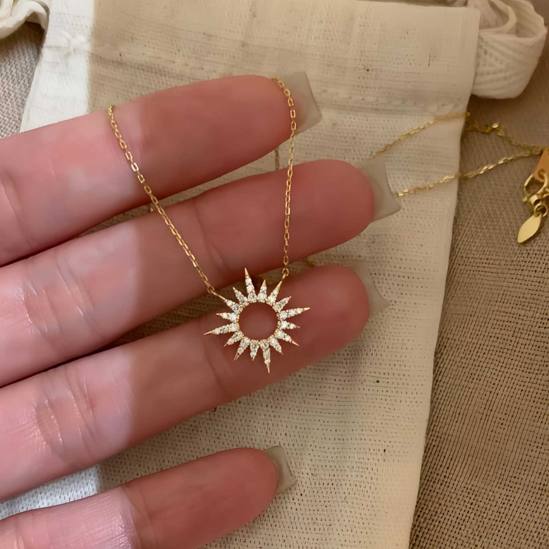 Hollow Out Four-star Sunflower Necklace, Fashionable and Versatile, Retro Women s Summer Collarbone Chain 40CM