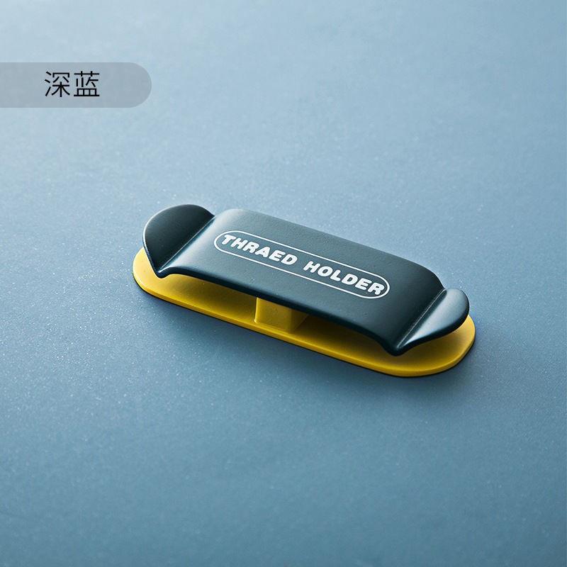 1 kus samolepící zástrčky s oboustrannou lepicí páskou, plastový háček Creative pro datový kabel