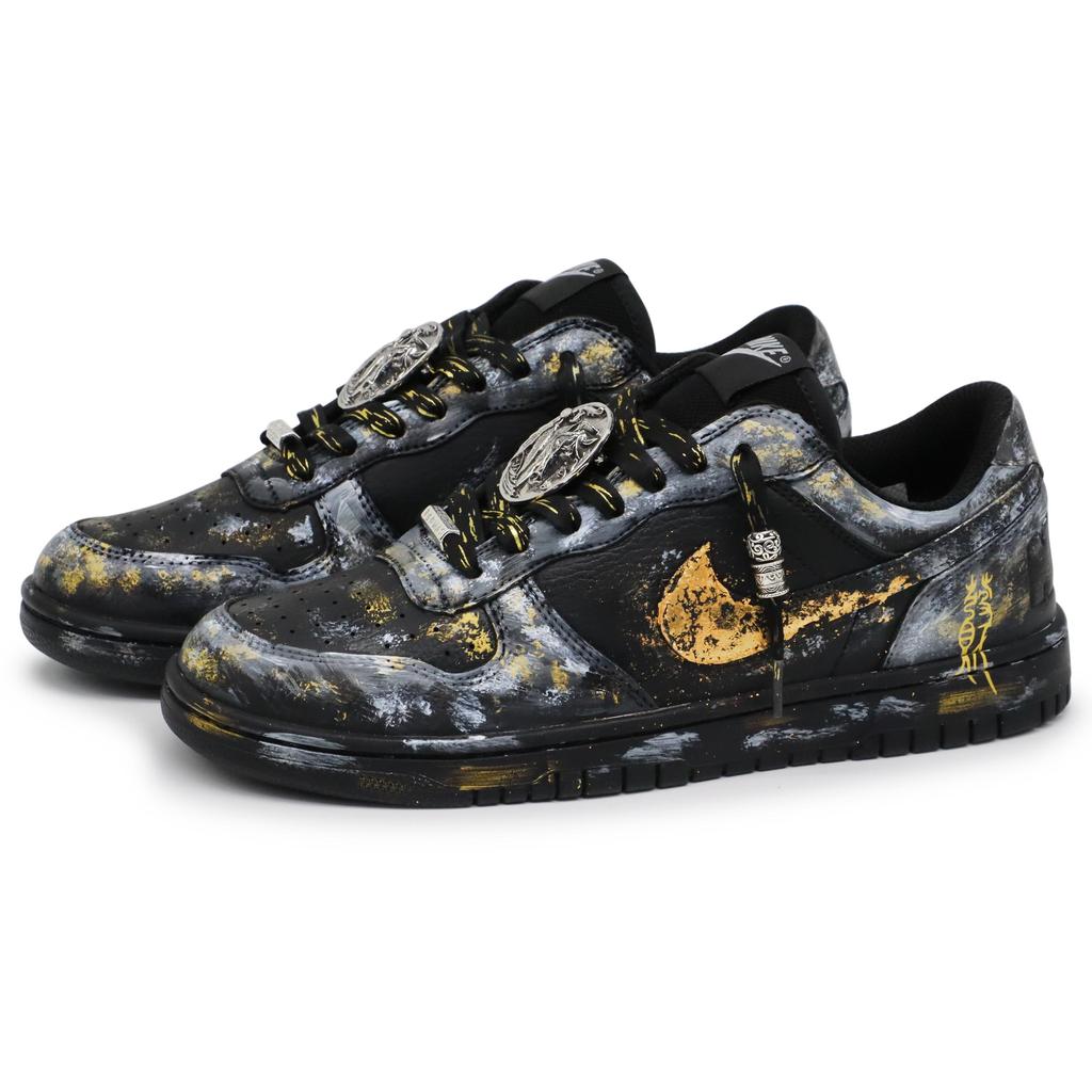 Nike Scarpe da Skateboard Grandi da Uomo Basse Nero/Oro 355152-016(Team52-S-BOX)