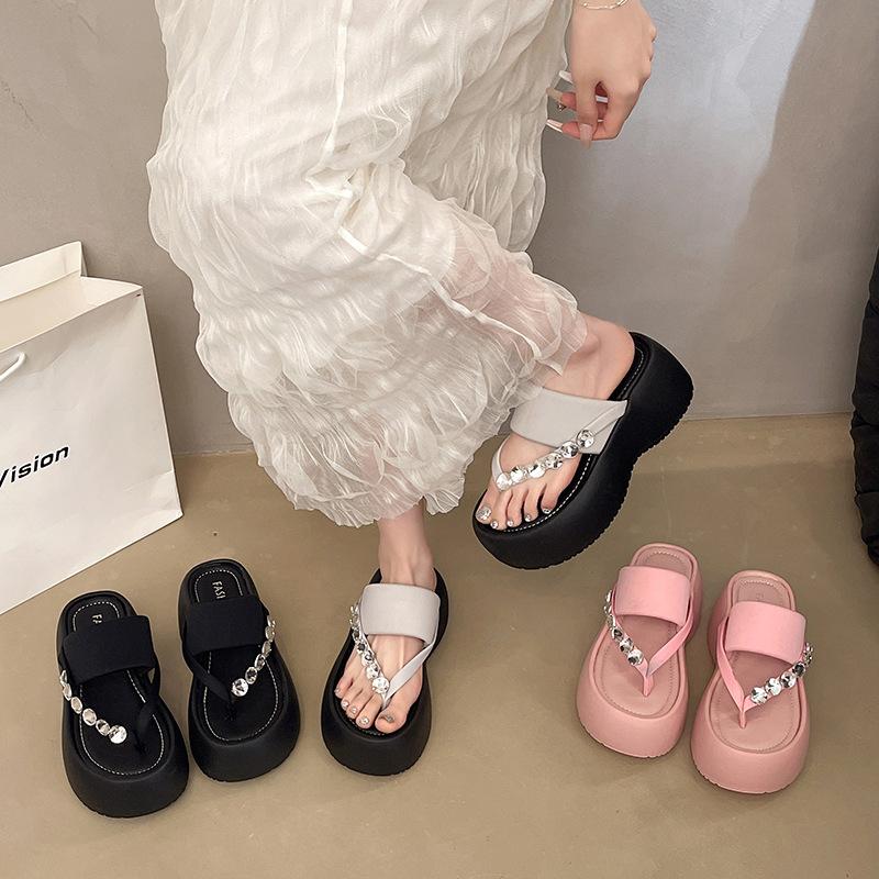 Muffin Zehensteg Pantoletten mit dicker Sohle Damen Sommerbekleidung 2025 neue vielseitige Strass Flip-Flops rutschfeste Strandschuhe