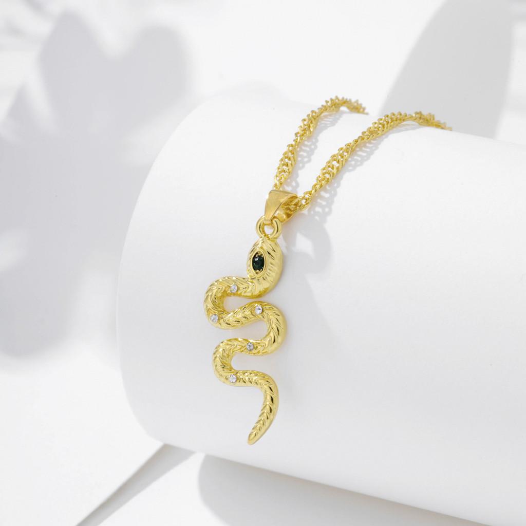 Beautifully Alloy Crafted Moon And Leaf Pendant Necklace With Dazzling Embellishments Rhinestone