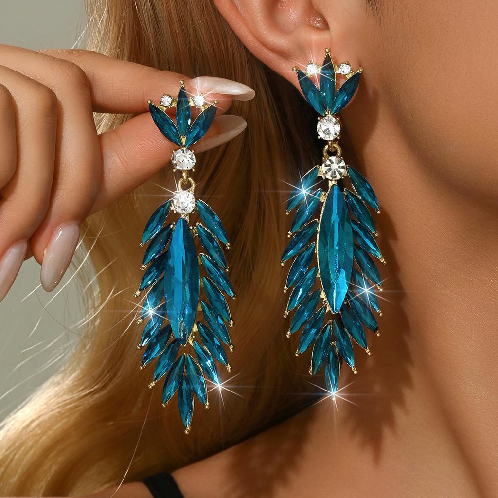 Elegant and Elegant Socialite Style with a High-end Feel, Super Sparkling Earrings and Earrings Suitable for Dinner Parties