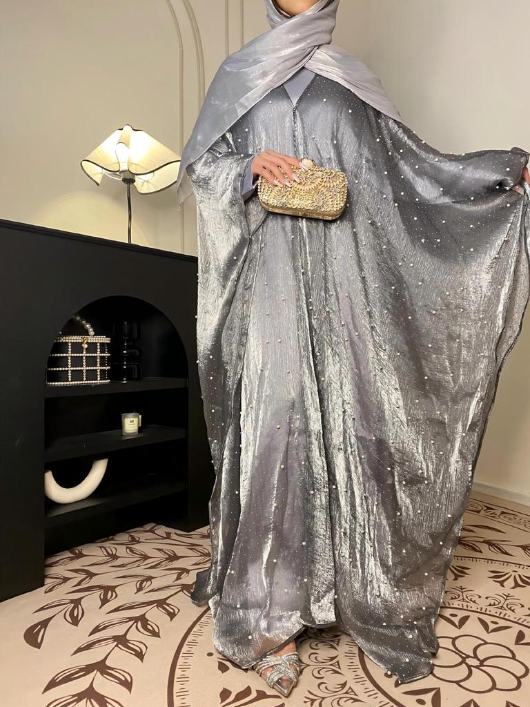 Bescheidenes einfarbiges Perlenkleid für Partys von Frauen aus dem Nahen Osten