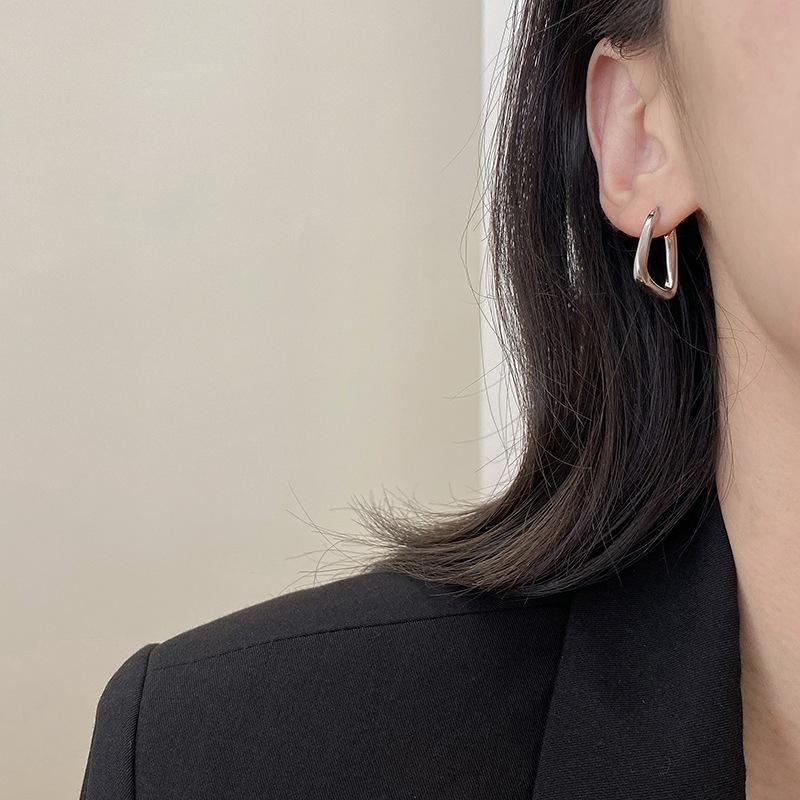 Korean Retro Cold Aesthetic Ear Cuff & Stud Earrings for Women - Chic, High-End Style