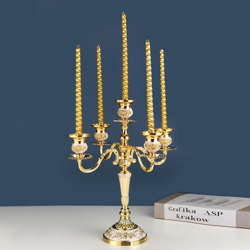 Europäischer dreiköpfiger Luxus-Kerzenständer für romantische Kerzenlicht-Dinner