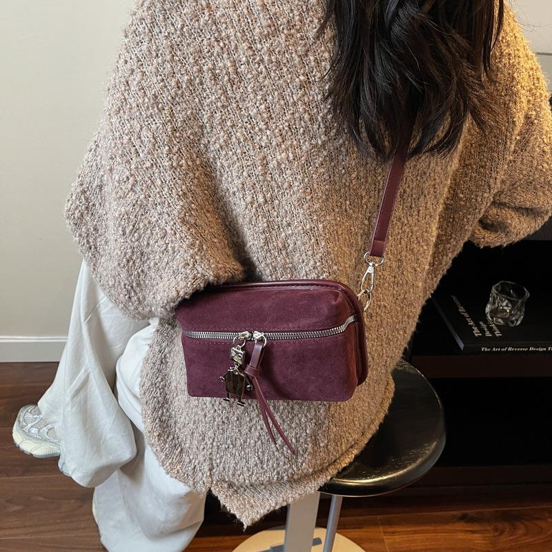 Retro Niche Suede Bag Women's 2025 New Autumn and Winter Versatile Messenger Bag Fashionable Mini Super Fire Mobile Phone Bag