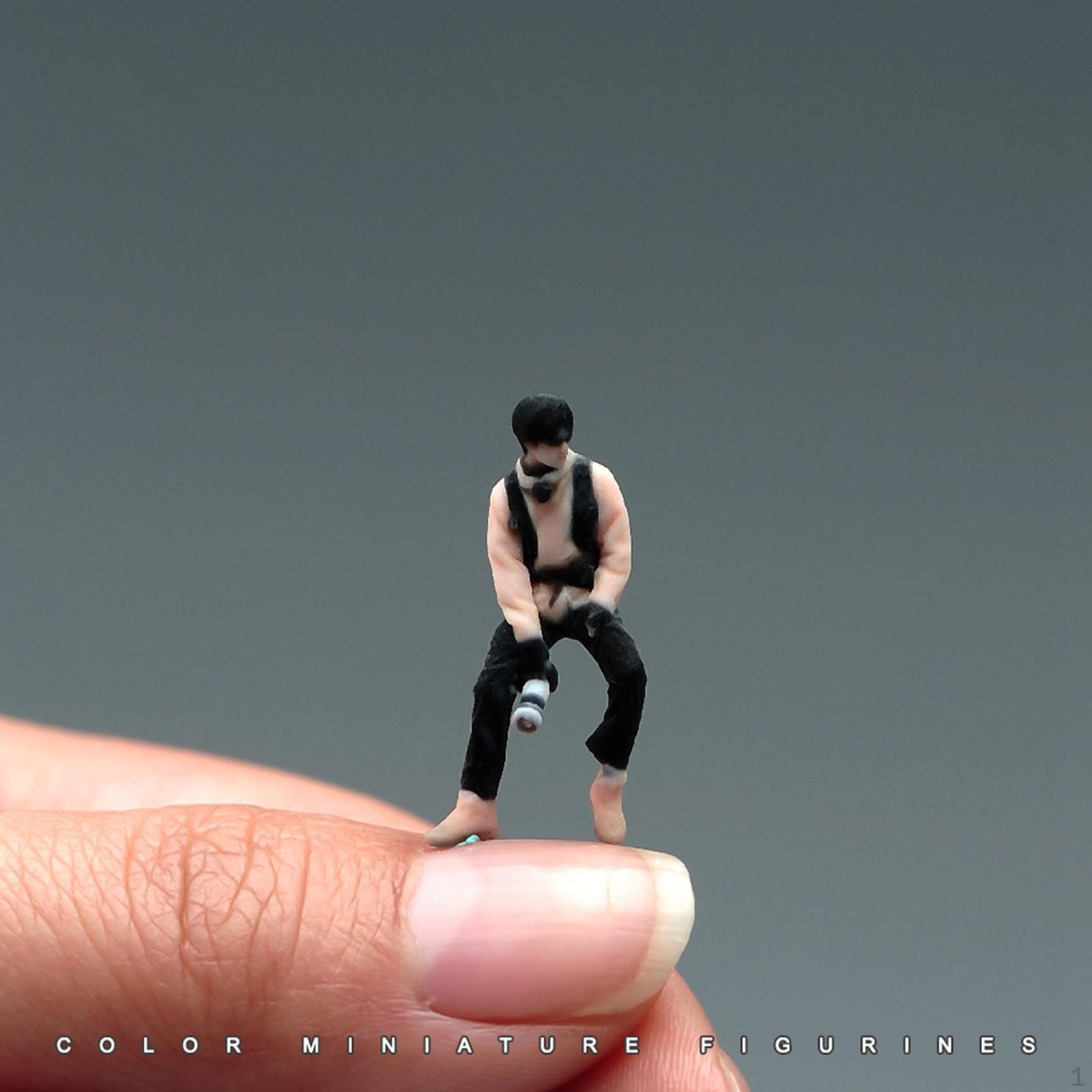 

1/64 Photographer Figure Hand Painted Micro Landscape Sand Table Layout Decoration Handpainted Style C