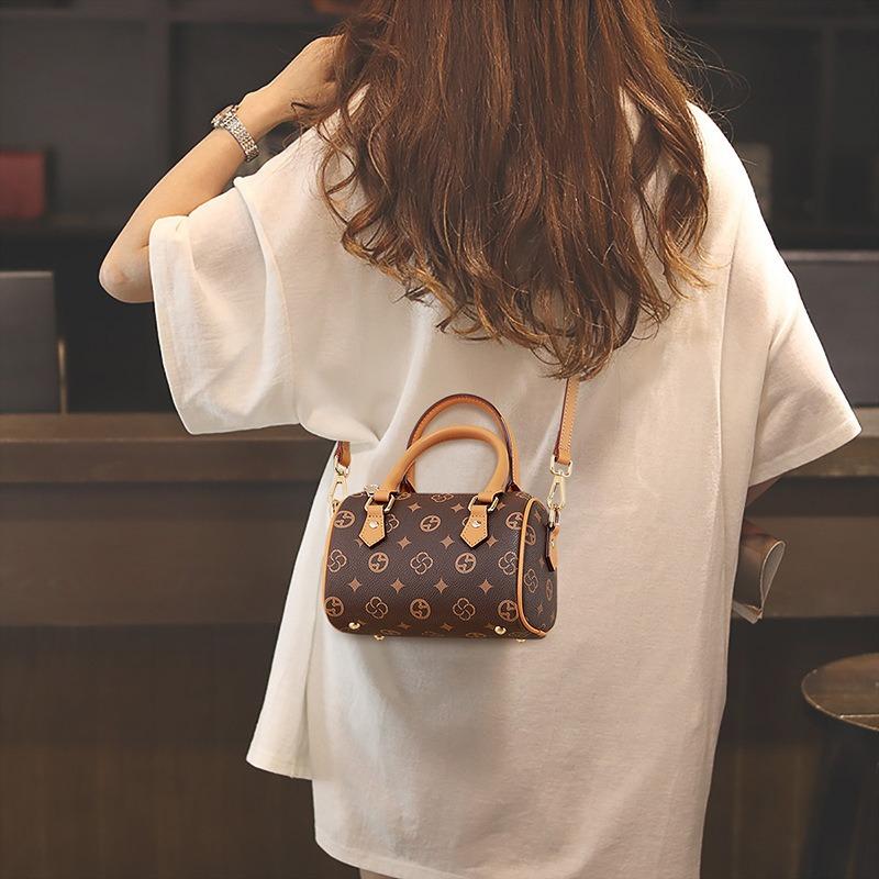 Bag New Autumn and Winter Women's Bag Shoulder Handbag Light Luxury Niche Fashion High-end Commuter Messenger Bag