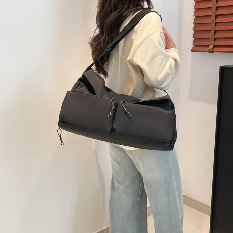 Fashion trend men and women store large bags and go out for leisure and sports versatile solid color simple large capacity shoulder messenger bag