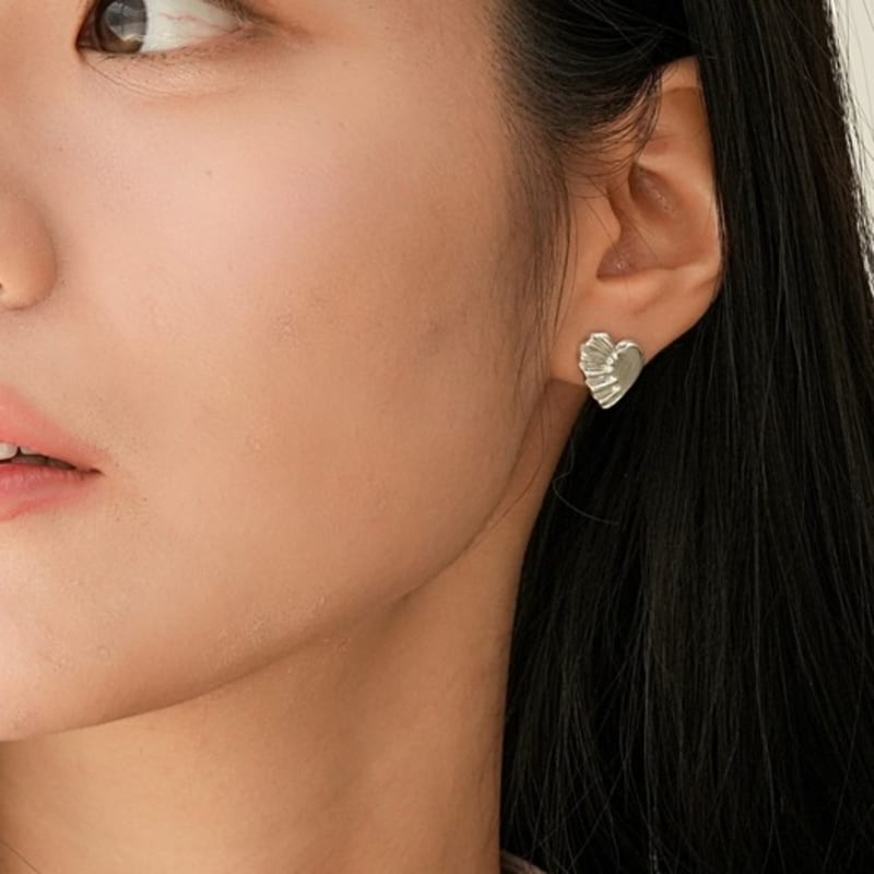 BELLOOGGI Frill heart earring