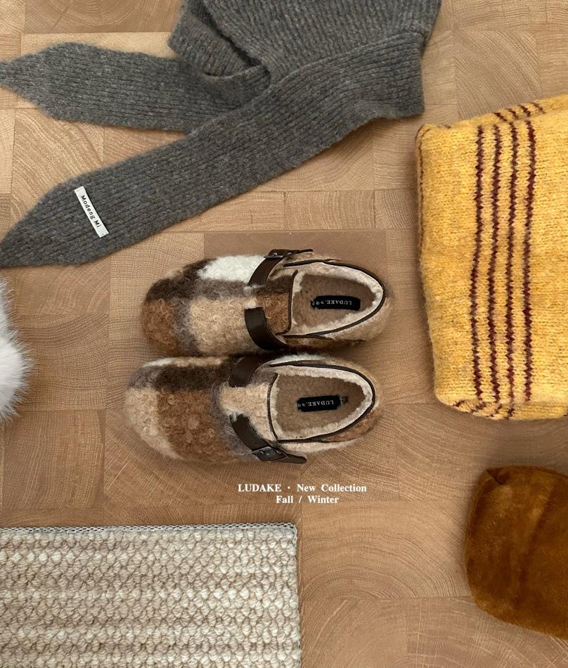

Осень-зима 2025 новые Mori ретро нишевые балетки с флисовыми теплыми хлопковыми тапочками французской расцветки пушистые туфли 39