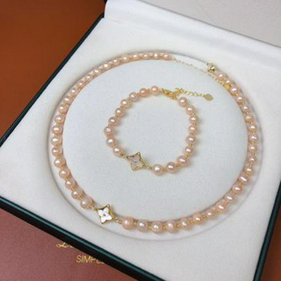 Trendy Four-Leaf Clover Necklace & Bracelet Set with Natural Pink Pearls (7-8mm)