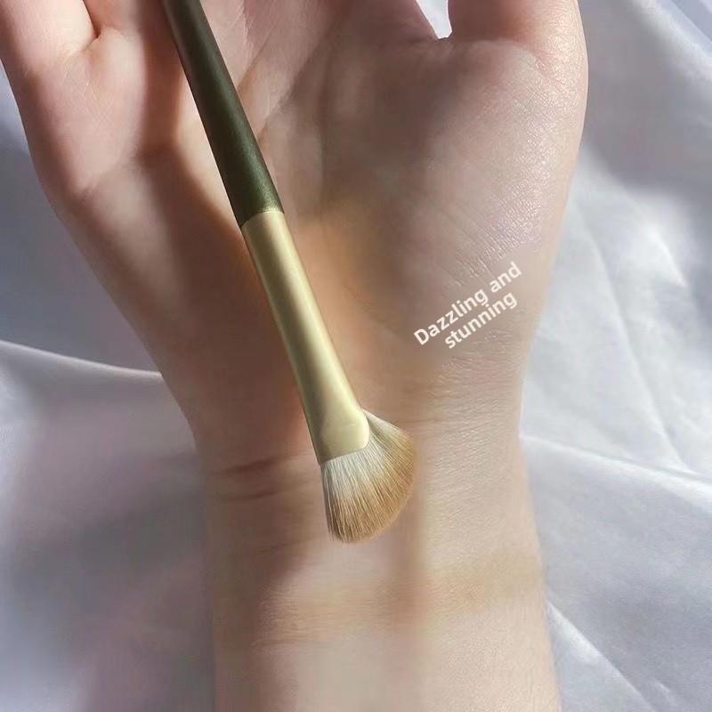 Halb-Fächer-Form Nasenflügelbürste Schräger Kopf Konturieren Halb-Regenschirm-Form Nasenschattenbürste Rouge Highlight Verblendpinsel