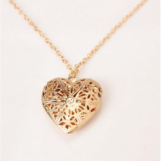 Necklace Hollow Pattern Heart Photo Frame Necklace Openable Necklace Sweater Chain Gold Chain C030