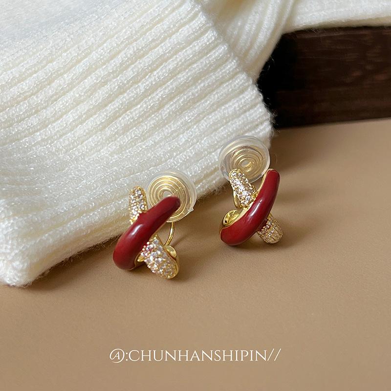 

Red cross zircon earrings women s autumn and winter retro fashion design sense earrings simple mosquito coil disc ear clips no ear piercings