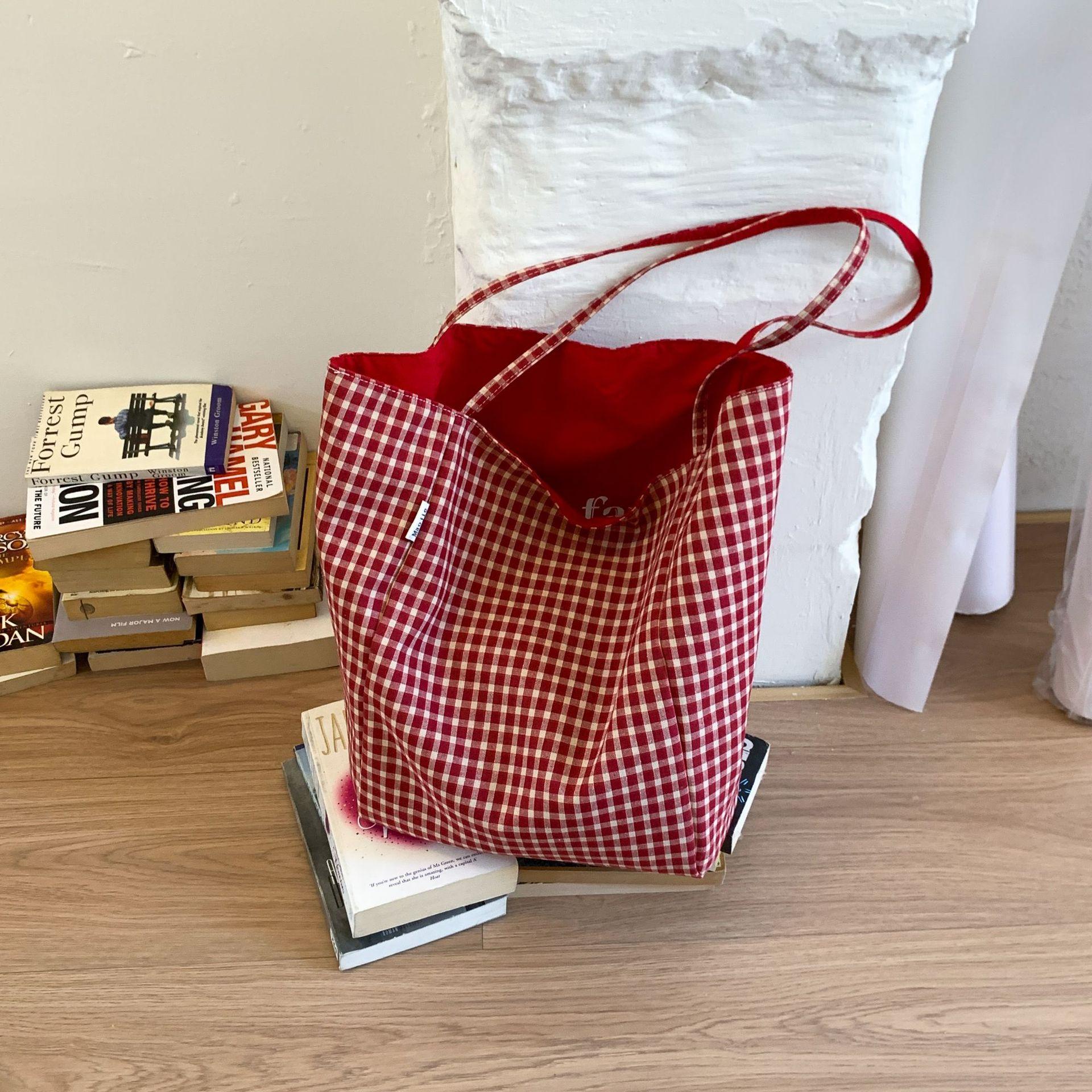 Korean retro plaid canvas bag women s 2026 new large-capacity lazy wind shoulder tote bag niche commuter bag красный