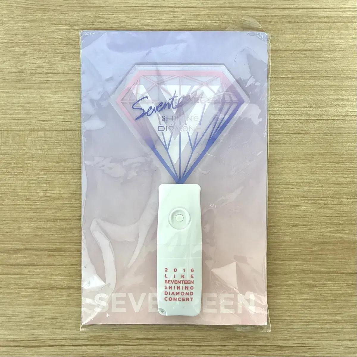 

Seventeen 1-й лайтстик 2016 года