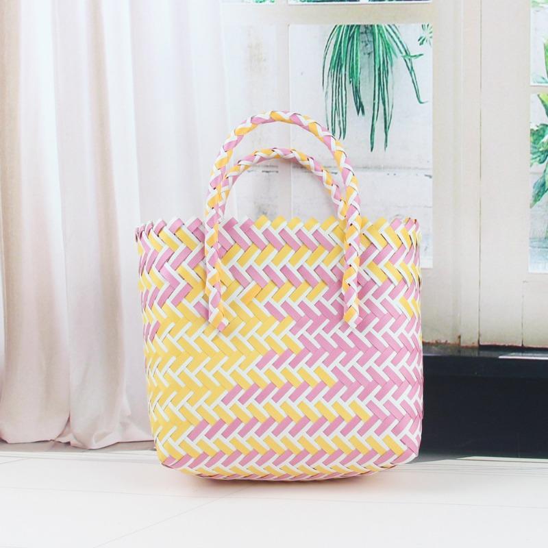Square hand-held woven basket, plastic woven vegetable basket, waterproof and large-capacity wedding birthday party woven handbag.