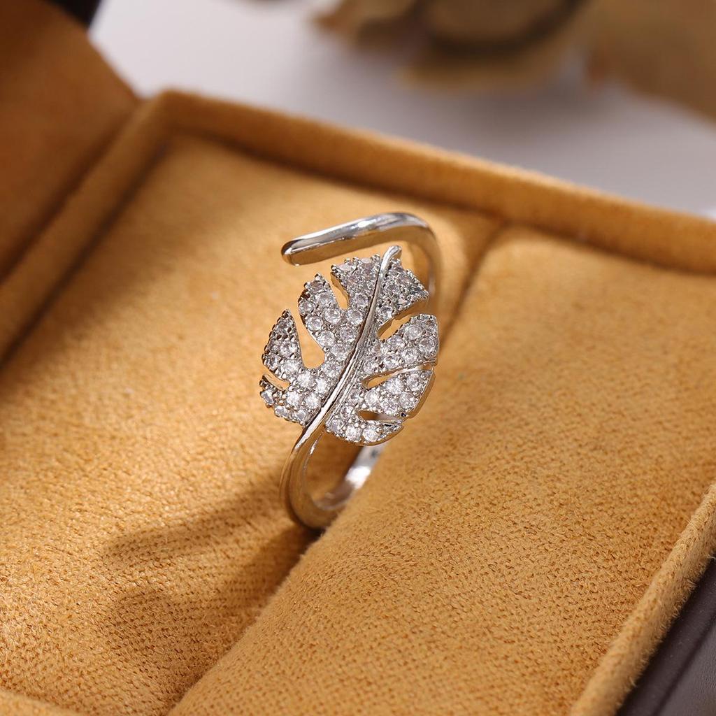 New Fashion Diamond-Set Leaf Open Ring with Creative Design