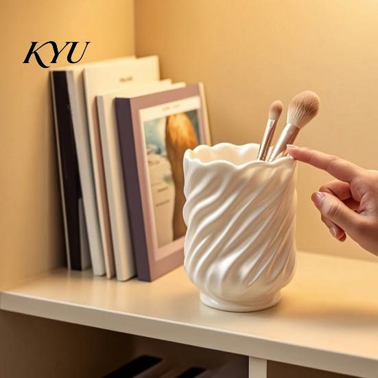 Versatile Stationery Organizer Spiral Pen Holder, 3D Printed Twisted Makeup Brush Cup, Cute Aesthetic Desk Accessories Decorative Storage Container