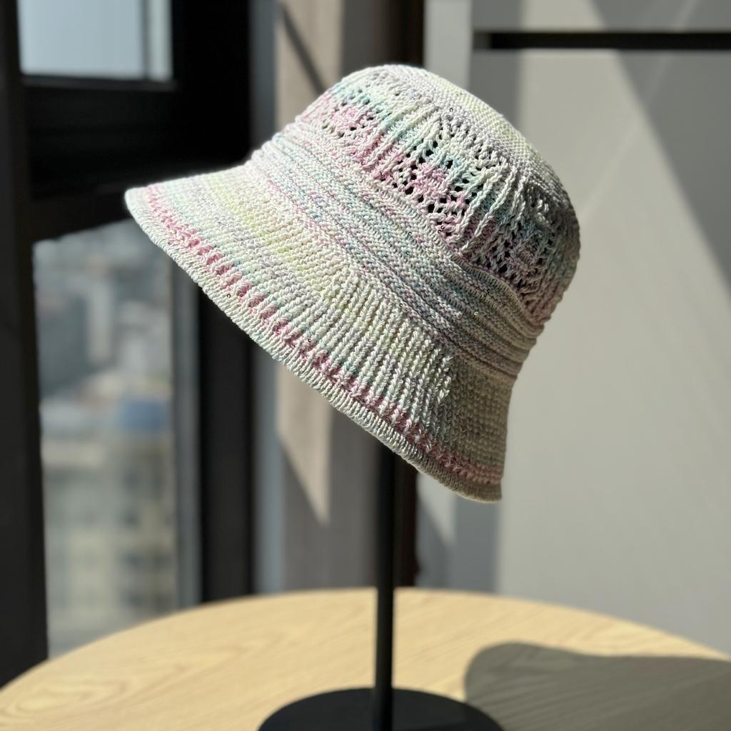 New summer fisherman hat for women, colorful hollowed-out sun hat for seaside vacations, face-flattering small woven bucket hat, foldable