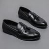 Fashion Luxury New Designer Charm Tassels Pointed Flats Driving Shoes Men Leisure Loafers Formal Dress Footwear Sapatos Tenis Masculino
