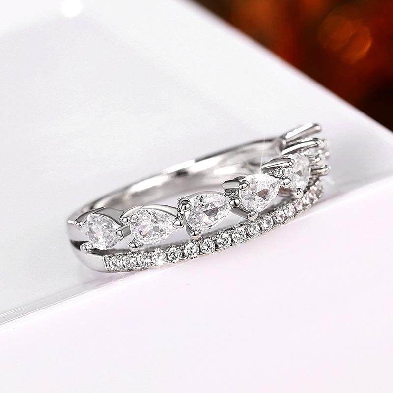 Huitan Luxury Water Drop CZ Women Rings for Wedding Sparkling Silver Color Engagement Party Brilliant Accessories Trendy Jewelry