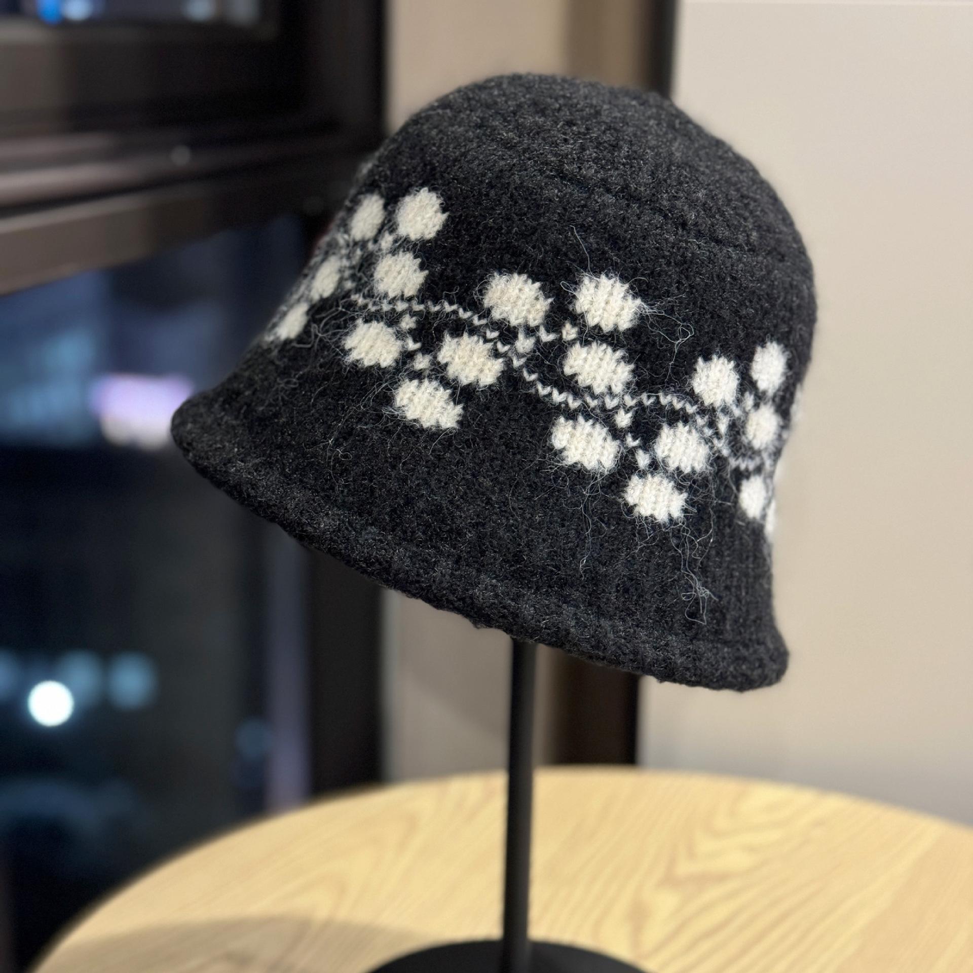 

New jacquard knit hat for women, warm and cold-proof for winter, makes the face look smaller, suitable for large head sizes, Korean-style versatile Adult54-60Average Size чёрный