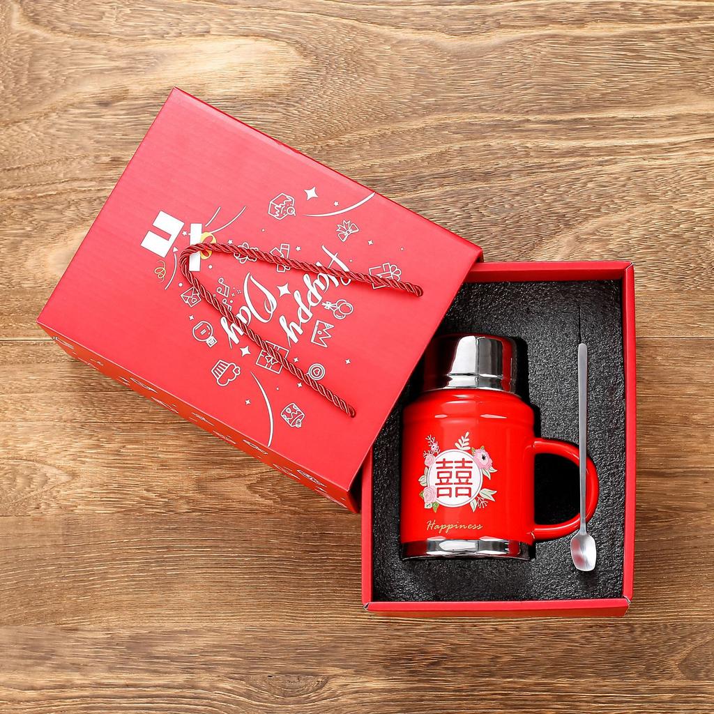 Svatební suvenýr Dárek s víčkem lžičkou Keramický hrnek Pár Pár Vysoký vzhled Nostalgický hrnek Dárková sada v krabičce Hrnek na vodu