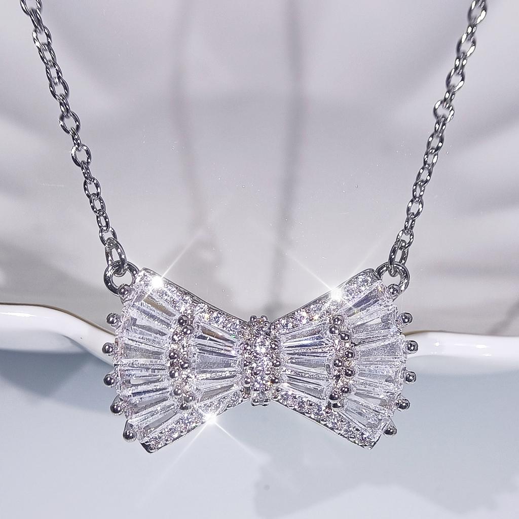 Koreansk Versjon Enkelt Sløyfe Halskjede Øredobber Tredelt Sett Platinabelagt Sett med Zirkonium Kvinners Mote Tilbehør