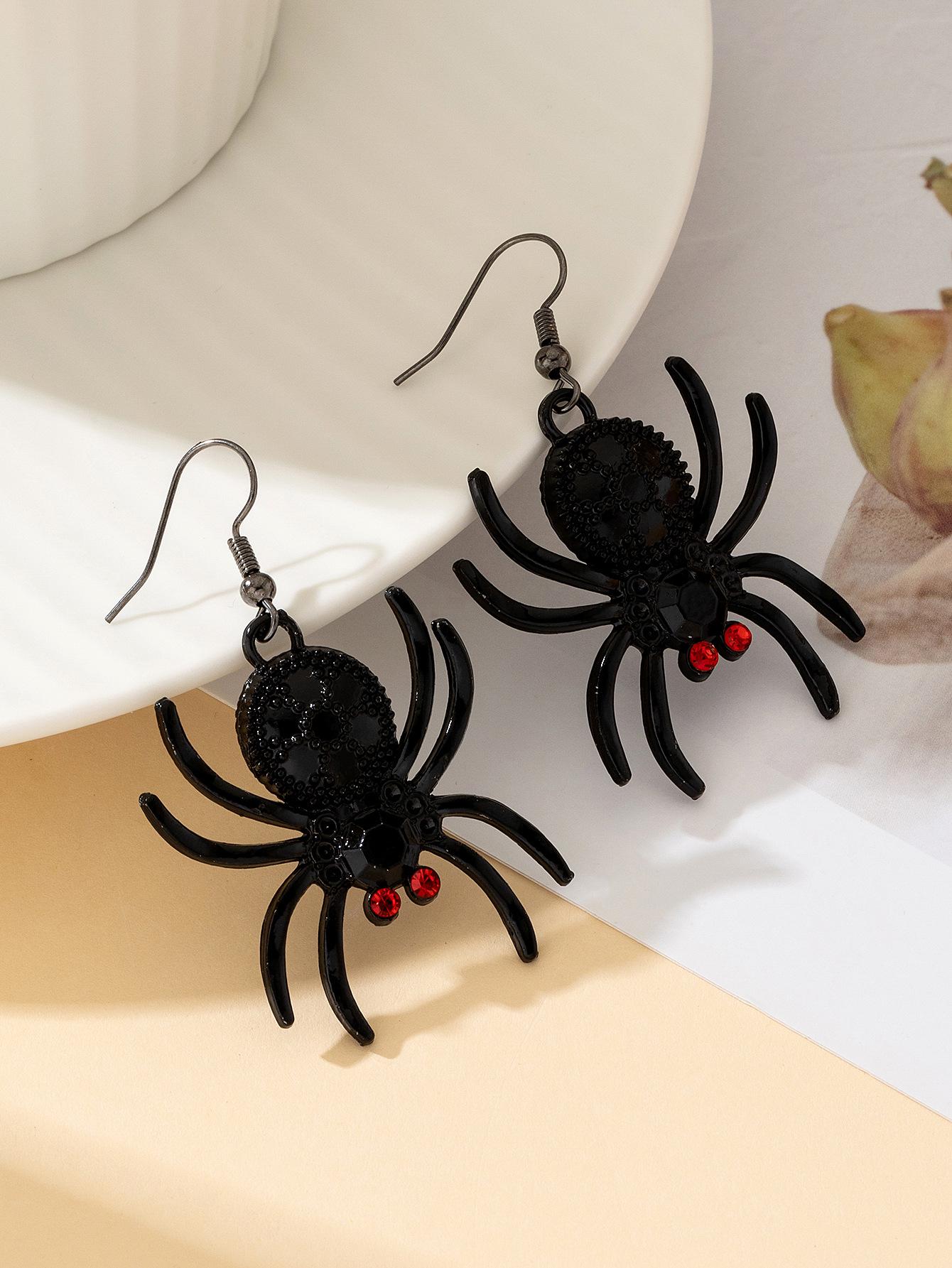 

Exaggerated Spider Earrings: Unique Halloween Prank Gift for Women чёрный