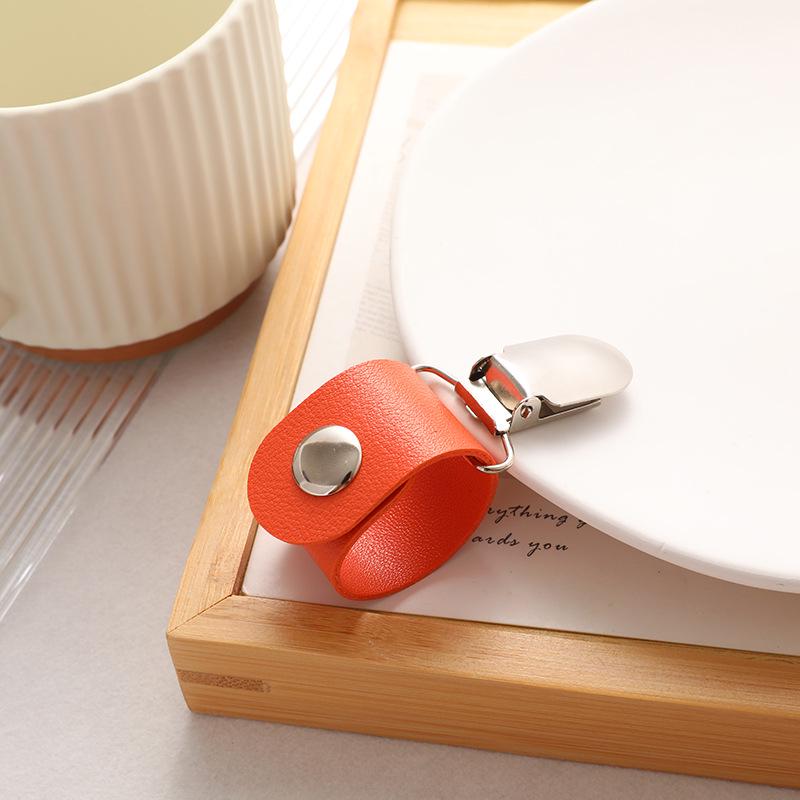 

PU Leather Hat Clip: Outdoor Travel Backpack Accessory & Multifunctional Duckbill Keychain