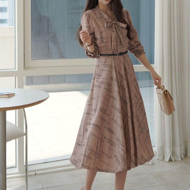 

K-style Plus Size Women s Clothing Chubby Girl Work Clothing Ol Bows Abstract Printing Mid Length Long Length Long Sleeves Dress Belt Fashion Light coffee 4XL