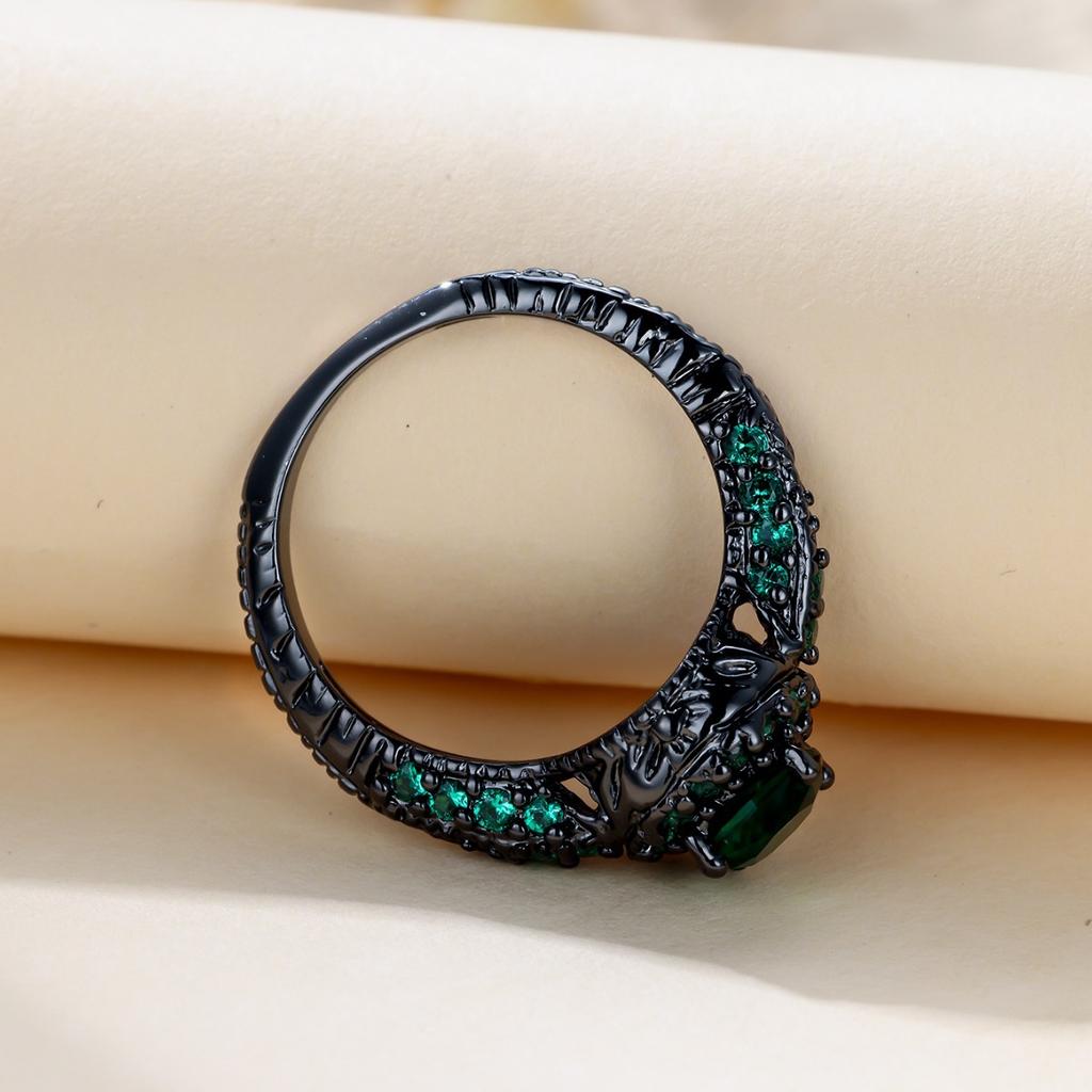 Personalized Trend Black Gold Emeralds 1 Stone Edge Set with Small Diamonds Ring