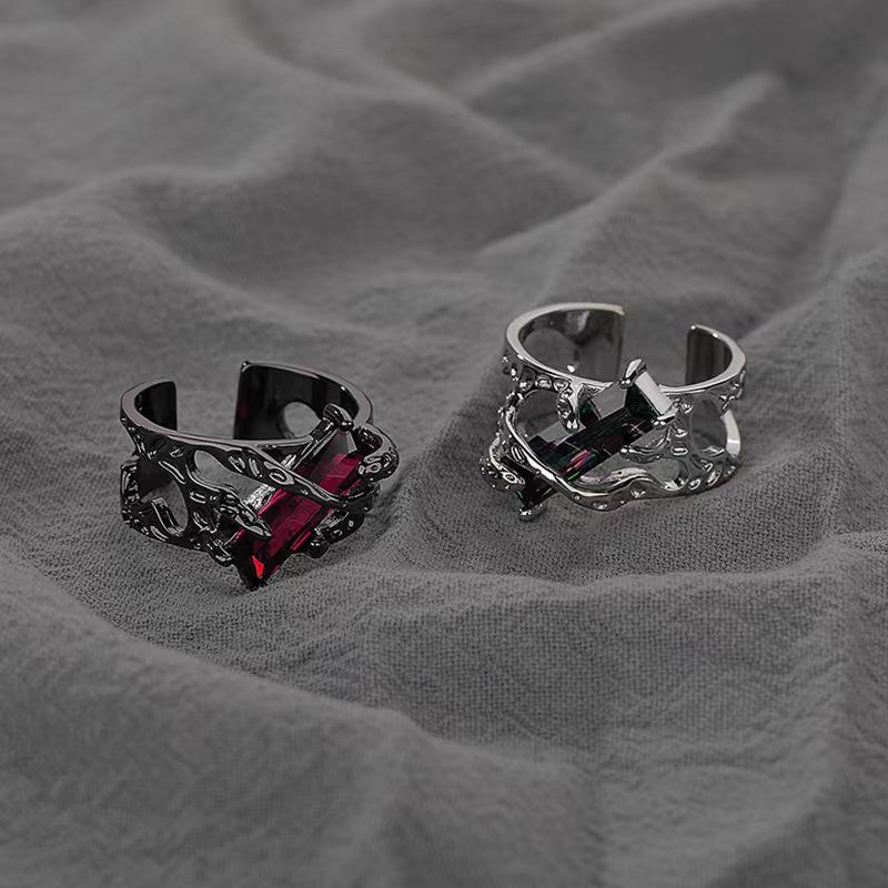 Vintage Ruby Unisex Textured Zircon Ring: Bold Style for Men & Women