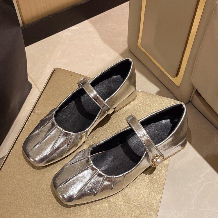 

Модные туфли Мэри Джейн большого размера, глянцевые кожаные балетки, модные плиссированные туфли-лодочки на низком каблуке для женщин, повседневная обувь на мягкой подошве 43 серебряный