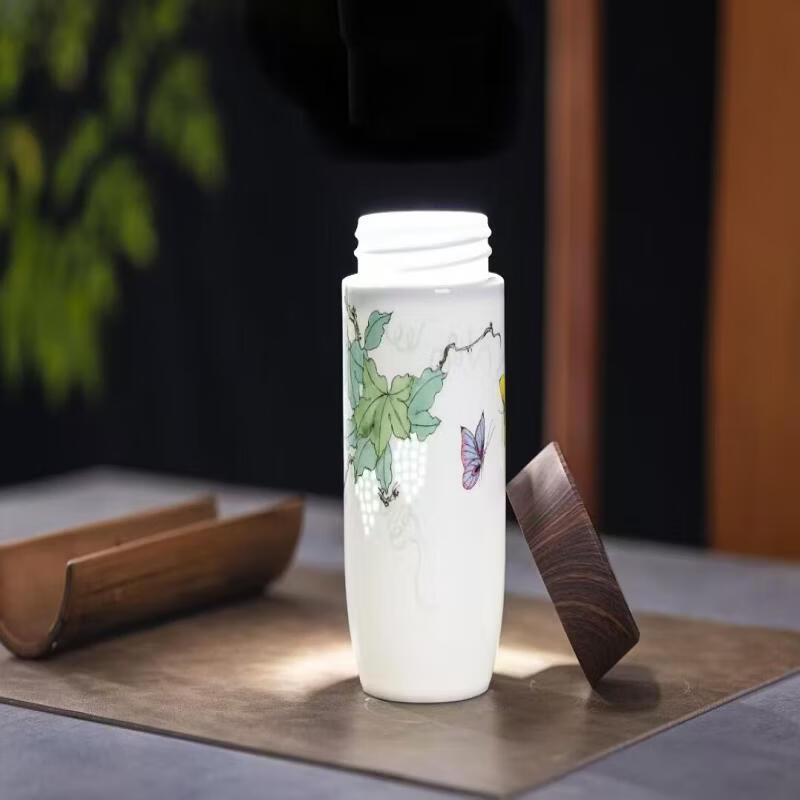 Jingdezhen Hand-Painted Ceramic Insulated Teacup with Lid