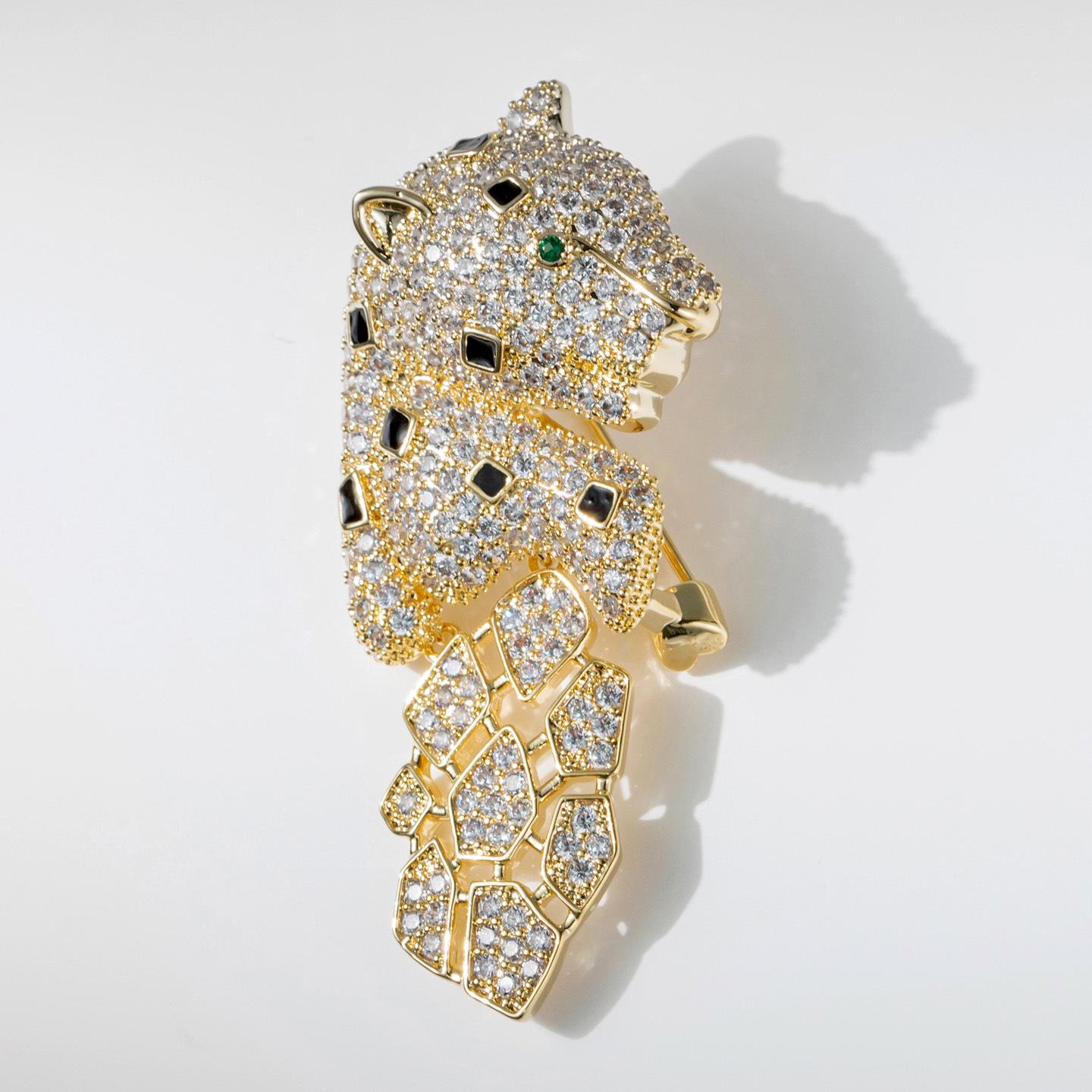 Bo Xin Yun Retro Leopard Brooch: Elegant Women s Coat Accessory