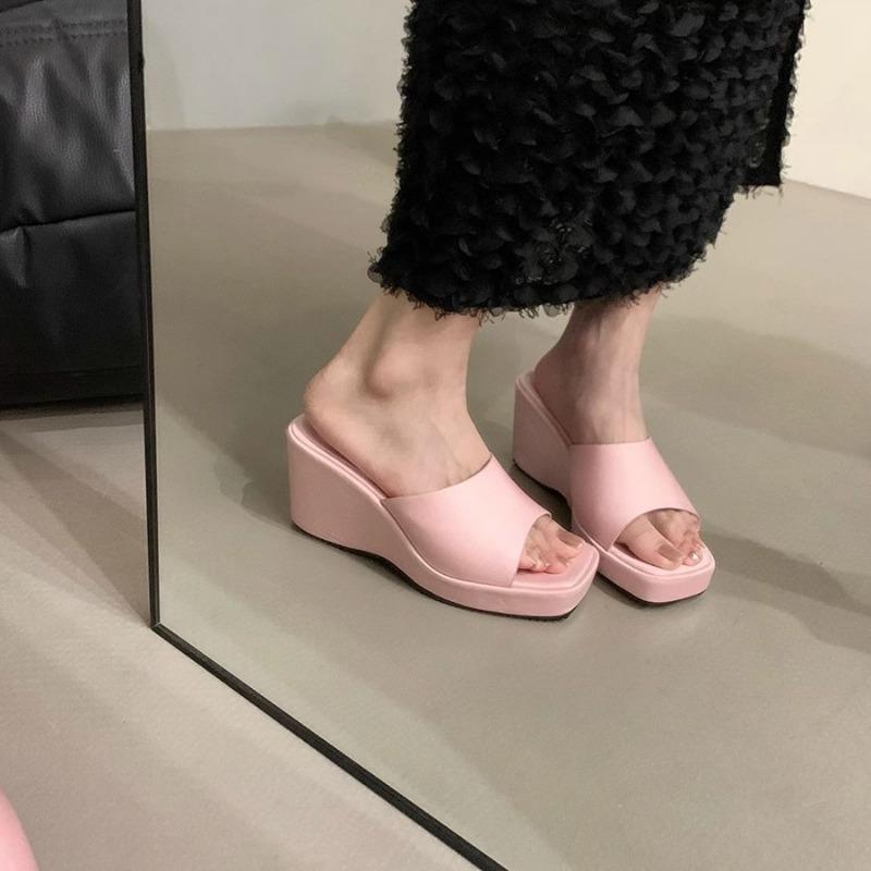 Haute couture version~ one-word slippers women's summer wear niche muffin bottom cool slippers black thick-soled heightening sandals