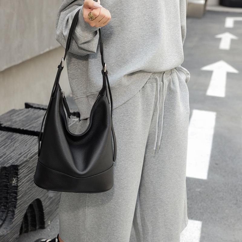 Niche Design, Laid-back Style, Single-shoulder Tote Bag Genuine Leather, High-end Crossbody Bucket Bag