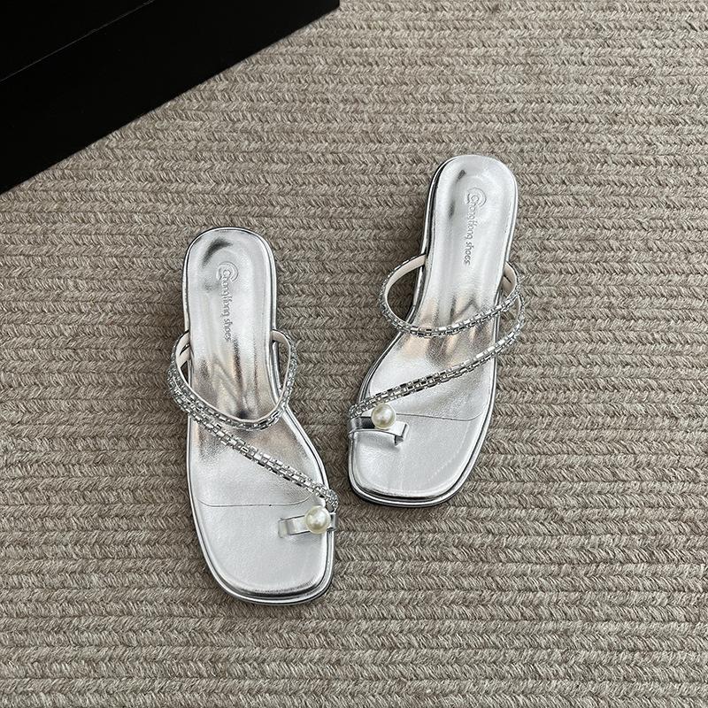 

Fairy wind thick heel set toe pearl cool slippers women wear 2025 new rhinestone vacation toe sandals with skirt 35